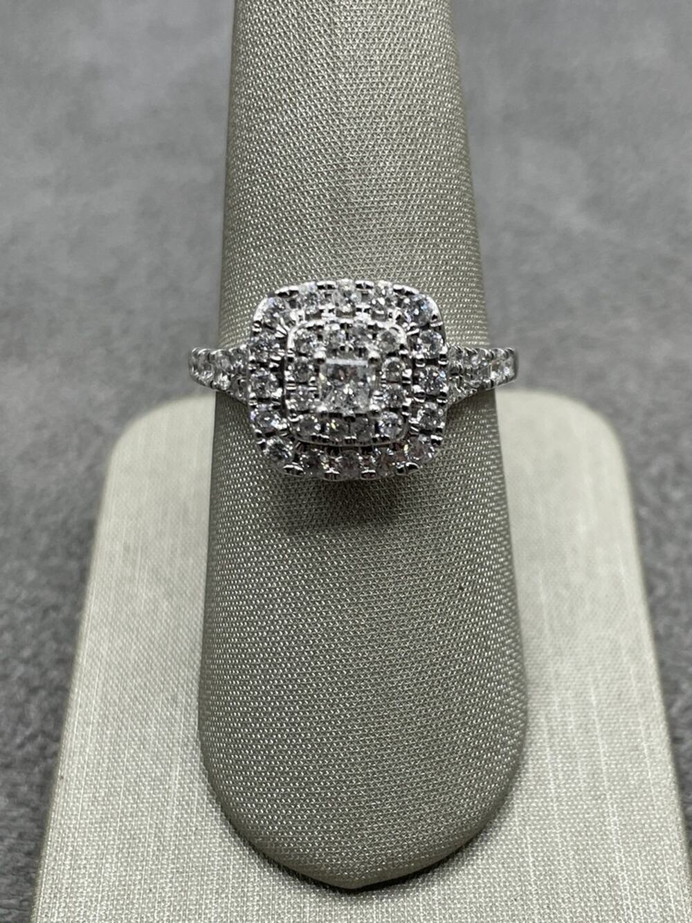 10K White Gold Diamond Double Halo Wedding Ring Set (24242)